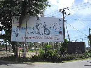 Plang masuk Pantai Segarasari Manggar. (Source: google.co.id)