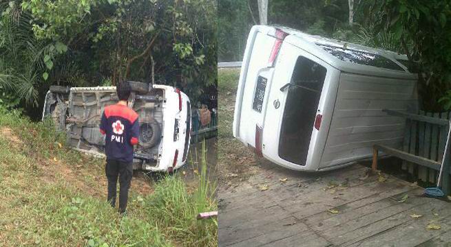 TERBALIK: Nissan Evalia terbalik di Kilometer 21. Foto: Dok PMI Balikpapan