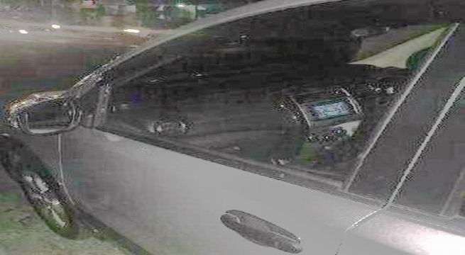 PECAH TOTAL: Kaca pintu depan mobil dipecah orang tak dikenal, Foto: Lisa