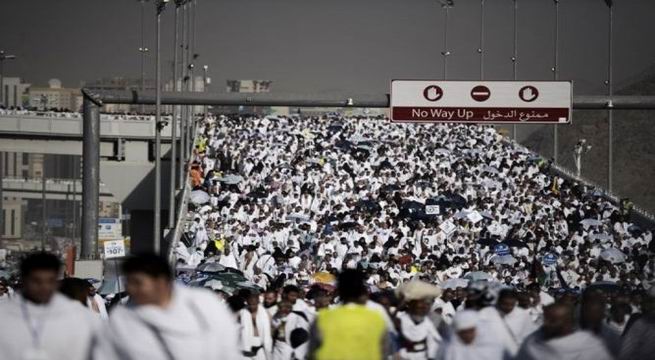 Ribuan calon haji bersiap melempar jumrah di Mina, Arab Saudi. (Foto: Metronews)