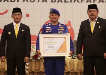 Bripka Taufik Terima Piagam Penghargaan Kategori Pelopor Bidang Lingkungan