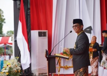 Wali Kota Balikpapan, Rahmad Mas'ud, bertugas selaku inspektur upacara pada peringatan HUT Balikpapan ke-126. FOTO: Humas Pemkot