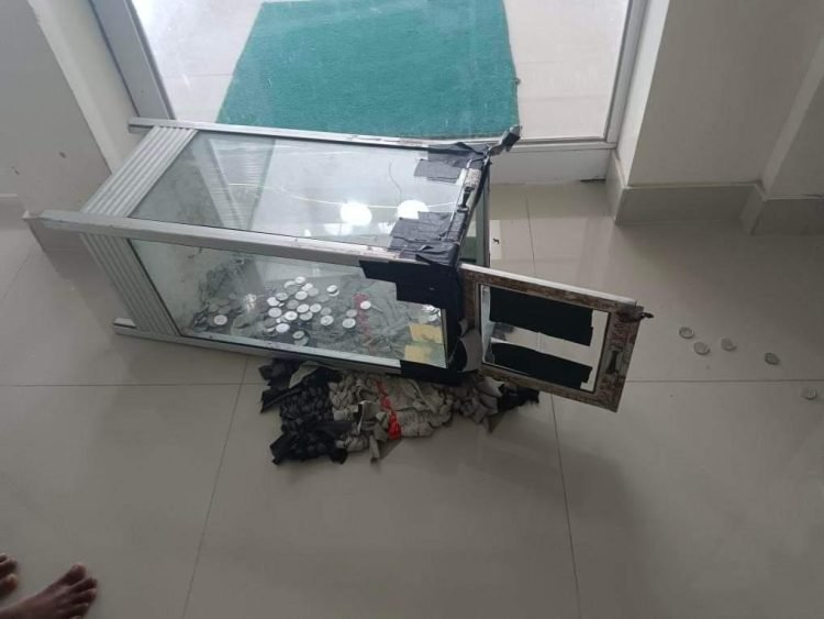 Kotak Infaq Musholla Al-Hidayah Gunung Traktor Dibobol Maling (Foto: Rohid)