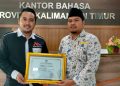 DPW AMSINDO Kaltim Menerima Piagam Kemitraan Dari Kantor Bahasa Provinsi Kaltim, FOTO: AMSINDO KALTIM