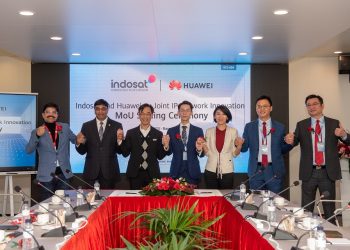 Indosat Ooredoo Hutchison (IOH) menandatangani Nota Kesepahaman (MoU) dengan penyedia solusi TIK global Huawei tentang inovasi bersama SRv6 di ajang Mobile World Congress (MWC) 2023 (Dok. Indosat Ooredoo)