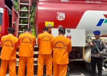 Press release Polda Kaltim tindak pidana migas di atas fery (FOTO: mhd/pb)