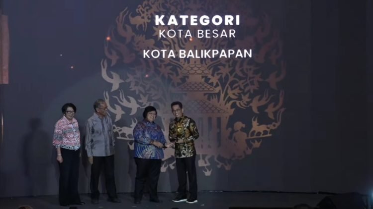 Penyerahan Piala Adipura Kencana Oleh Menteri Lingkungan Hidup dan Kehutanan (LHK) Siti Nurbaya di Jakarta, Selasa (28/2/2023) (Foto: Tangkapan Layar)