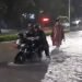 Beberapa kendaraan roda dua mogok di Jalan MT Haryono akibat tergenang banjir. (Doc. Istimewa)