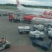 Petugas cargo Bandara SAMS Sepinggan. (PB/ Gopek)