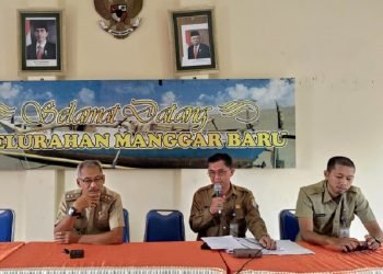 Sosialisasi Penyampaian SPPT-PBB di Kelurahan Manggar. (PB/ Gopek Goceng)