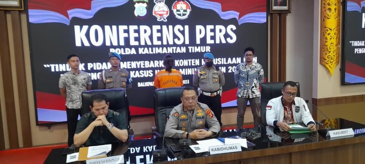 Waria penyebar konten pornografi terancam hukuman 12 tahun penjara. (FOTO: mhd/pb)