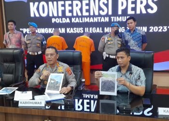 Konferensi pers penangkapan dua tersangka tambang ilegal di wilayah Kutai Kartanegara (FOTO: mhd/pb)