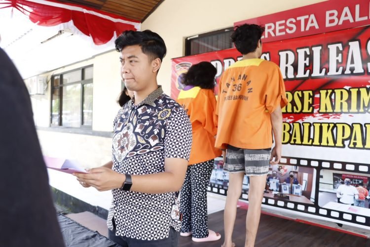 Ibu dan anak tersangka pencurian warung kelontong (FOTO: mhd/pb)