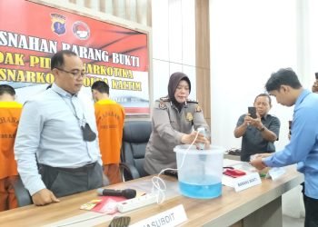 DIBLENDER: Polda Kaltim musnahkan barang bukti sabu dengan cara diblender (doc. Istimewa)