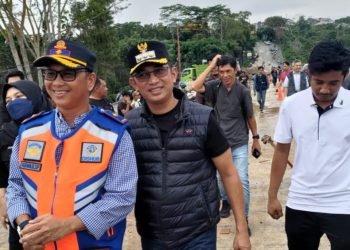 Wali Kota Balikpapan Rahmad Mas'ud, tengah, usai jumpa pers di Mt Haryono. (PB/ Gopek)