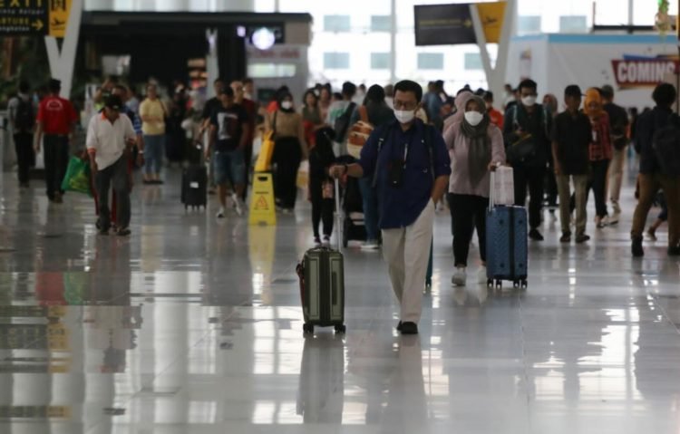 Hilir mudik penumpang di Bandara SAMS Sepinggan Balikpapan (doc. Istimewa)