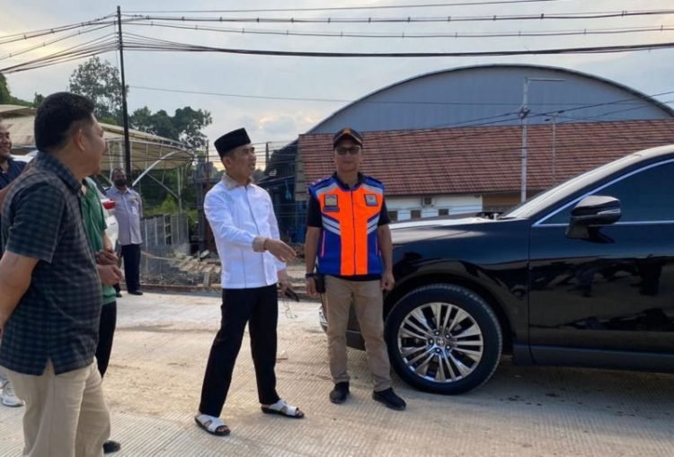 Wali Kota Balikpapan Rahmad Mas'ud meninjau Jalan MT Haryono. (PB/ Gopek)