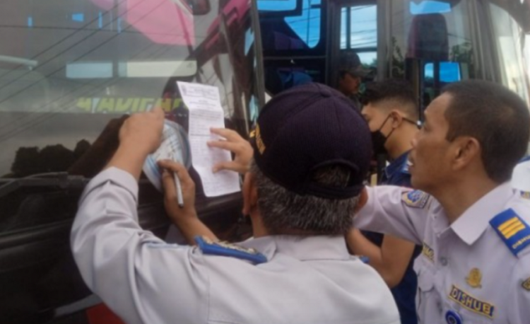 Dishub Kaltim menggelar rampcheck angkutan umum untuk mudik 2023. (Diskominfo Kaltim)