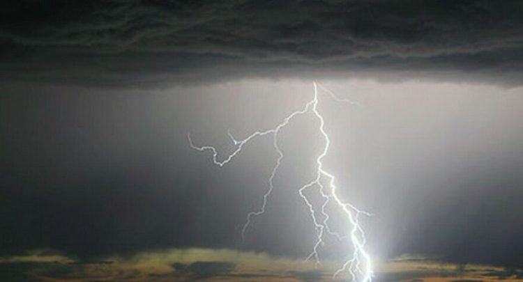 Ilustrasi, ujan petir. (Shutterstock)