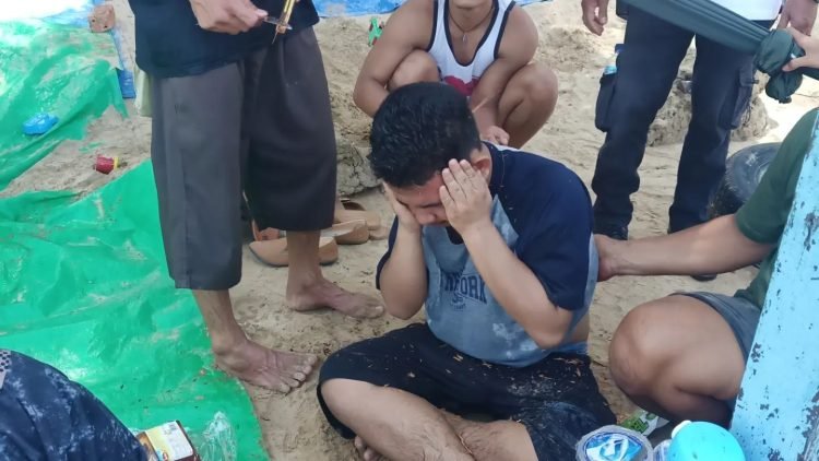 Korban sengatan ubur-ubur di Pantai Manggar mengalami gatal luar biasa dan dilarikan ke puskesmas terdekat, Kamis (27/4/2023). (FOTO: Istimewa)