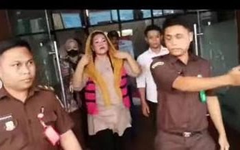 Kades Katulisan Banten jadi tersangka korupsi, Dana Desa diduga untuk beli Skincare. (Instagram/ @terangmedia)