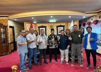 MINTA MAAF: Project Manager proyek Pipa Gas Senipah - Balikpapan temui Wali Kota Balikpapan, minta maaf soal dampak pekerjaan (FOTO: Redaksi)