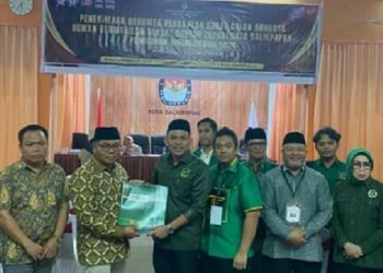PPP Balikpapan menyerahkan BCAD ke KPU. (PB)