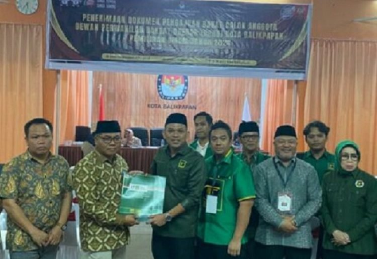 PPP Balikpapan menyerahkan BCAD ke KPU. (PB)