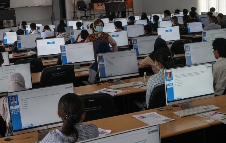 Ilustrasi, ujian tulis berbasis komputer. (Antara)