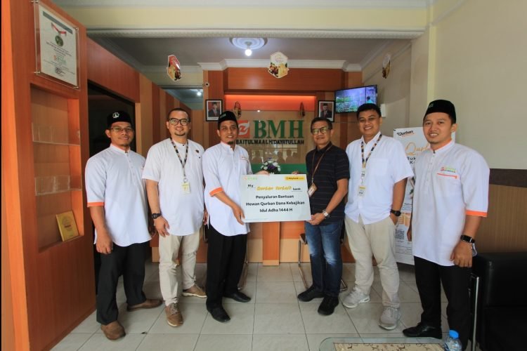 Kunjungan management Maybank Syariah Balikpapan ke kantor BMH Kaltim. (Doc. Ist)
