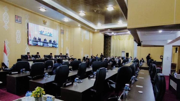 Rapat paripurna di Gedung DPRD kota Balikpapan. (FOTO: Muhammad Taufik/Portal Balikpapan)