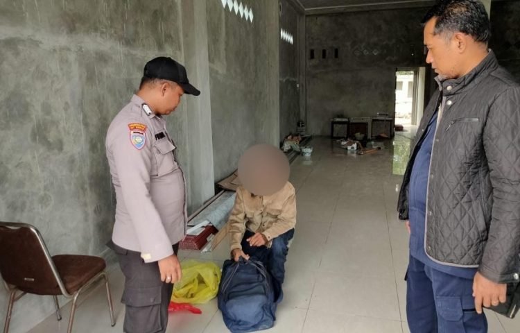 Tersangka pemotong kabel listrik milik warga diamankan Bhabinkamtibmas Teritip (doc. Ist/wag)