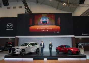 Ricky Thio dan Pramita Sari dalam Acara Pembukaan Booth Mazda Indonesia di GIIAS 2023 (doc. Mazda Motor Indonesia)