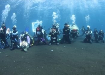 Penyelaman di bawah laut dengan kedalaman 6 meter, tepatnya di depan situs kapal USAT Liberty. (Doc. Tangkapan Layar/PB)