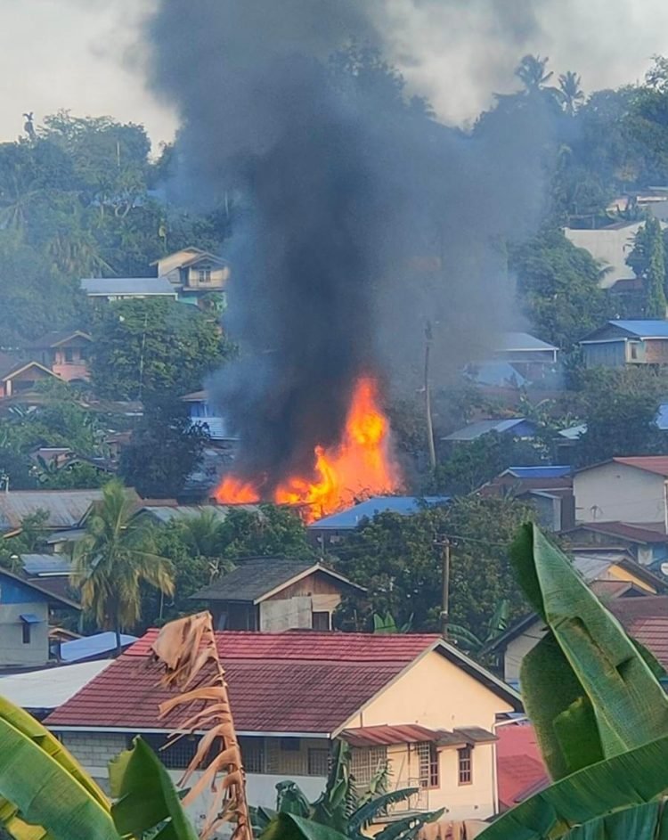 Kebakaran di Gunung Empat, Balikpapan Barat, Rabu. (FOTO: SS/PB)