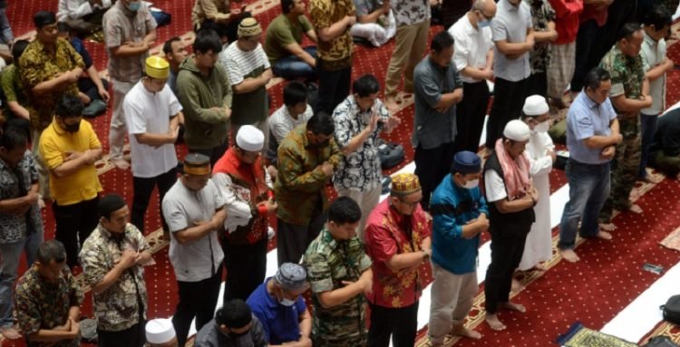 Puluhan ribu jamaah di masjid Istiqlal melaksankaan shalat ghaib untuk warga Palestina. (Rol)