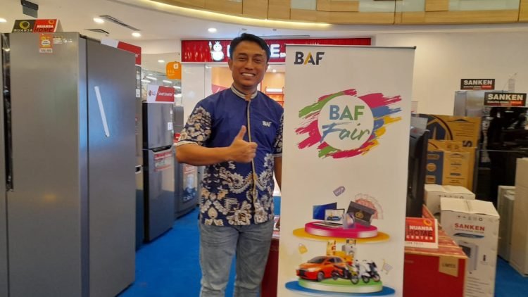 Beragam promo menarik dan kemudahan transaksi ditawarkan di Bussan Auto Finance 2023 di Atrium Plaza Balikpapan. (FOTO: Mhd/PortalBalikpapan)