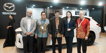 Jajaran Managemen dan Mitra PT Eurokars Motor Indonesia dalam Acara Pembukaan Booth Mazda Indonesia di GIIAS Bandung 2023.