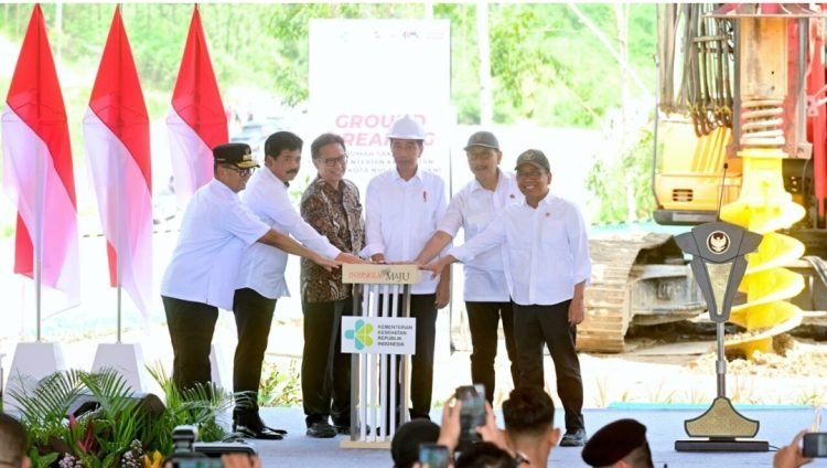 Presiden Joko Widodo secara resmi memulai groundbreaking Rumah Sakit Umum Pusat (RSUP) di IKN. (FOTO: BPMI Setpres/Muchlis Jr)