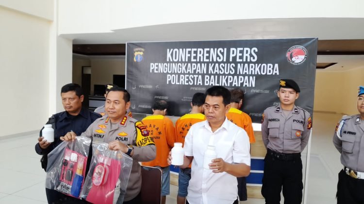 Konferensi pers ungkap kasus narkoba Polresta Balikpapan. (FOTO: MHD/PortalBalikpapan)