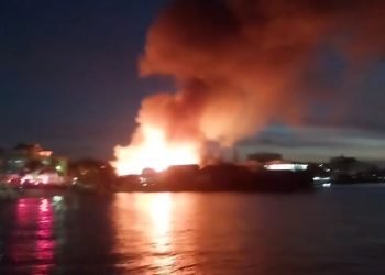 Kobaran api kebakaran di Klandasan Ulu, Senin (18/3) pagi sekira pukul 05.10 Wita. (FOTO: Tangkapan Layar)