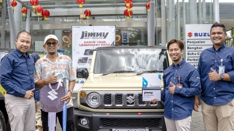 Serah terima unit Suzuki Jimny ke pelanggan (pr)