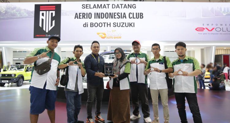 Kehadiran Komunitas Suzuki menambah semarak Booth Suzuki di GIIAS 2024 Tangerang. (FOTO: Suzuki)