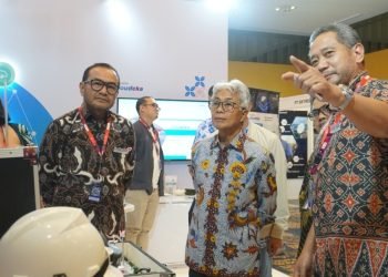 (ki-ka) SVP Head of B2B Strategic Enterprise Account Indosat Lisbon Simangunsong, Kepala SKK Migas Dwi Soetjipto dan EVP Head of Tech Co. Indosat Seno Soemadji saat acara Raker TI di Bali beberapa waktu lalu. (Doc. IOH)