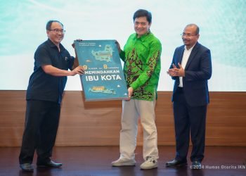 Buku 9 Alasan dan 8 Harapan Memindahkan Ibu Kota karya Andrinof A. Chaniago dan M. Jehansyah resmi diluncurkan. (doc. Humas Otorita IKN)