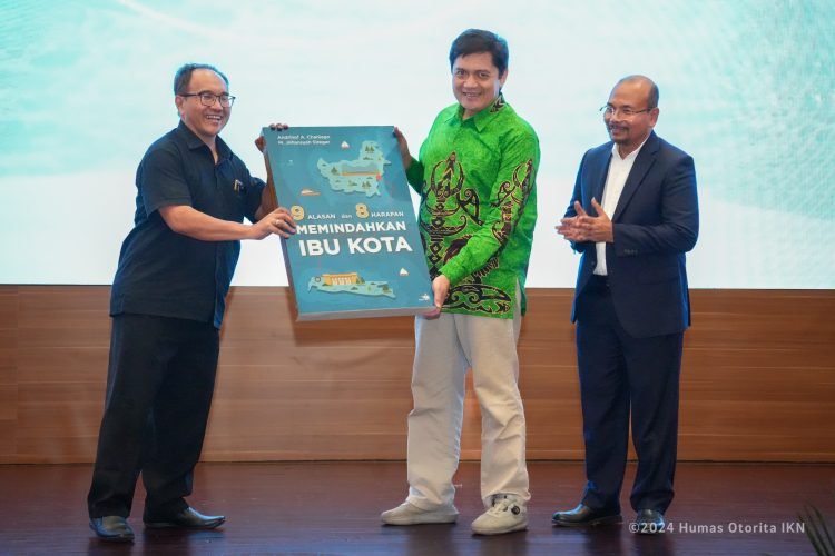 Buku 9 Alasan dan 8 Harapan Memindahkan Ibu Kota karya Andrinof A. Chaniago dan M. Jehansyah resmi diluncurkan. (doc. Humas Otorita IKN)