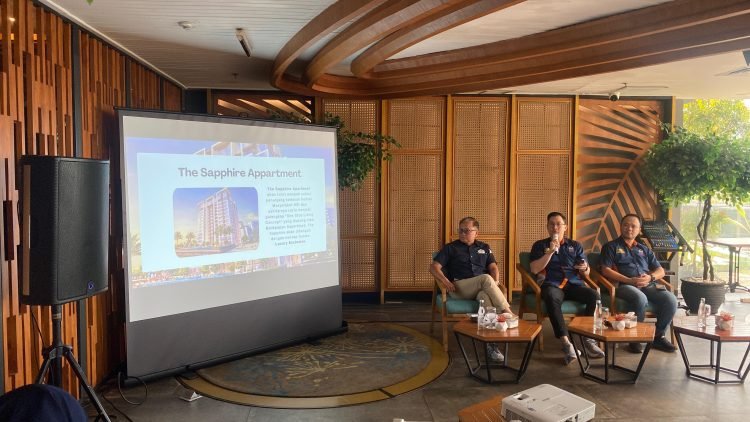 Tjia Daniel Wirawan, Direktur  Operasional PT Wulandari Bangun Laksana, Tbk menjelaskan tentang pengembangan apartemen The Sapphire dan Green Valley 2. (doc. MHD/PortalBalikpapan)