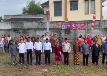 Antusias warga RT 13 Kelurahan Sepinggan, Balikpapan Selatan mengikuti upacara HUT ke-79 Republik Indonesia. (FOTO: Tangkapan Layar/ist)