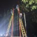 Petugas PLN melakukan perbaikan sistem kelistrikan di wilayah Manggar. (doc. Istimewa)