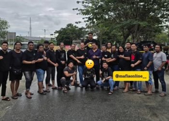 Tangkapan layar penangkapan pelaku pembunuhan di Jalan Indrakilla oleh petugas Kepolisian. (doc. Instagram @mafiaonline_)